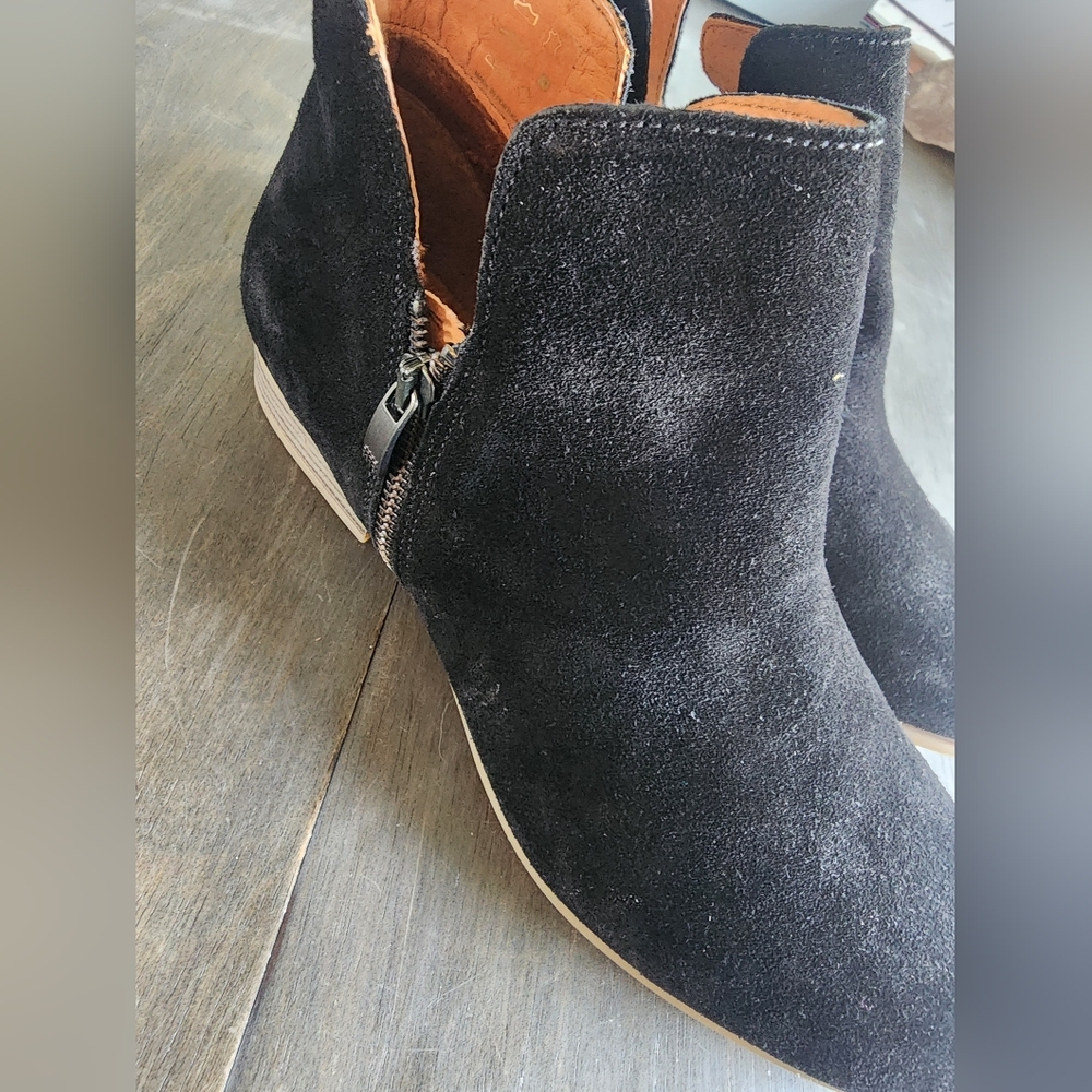 Eric Micheal Women's Isabella Ankie Booties